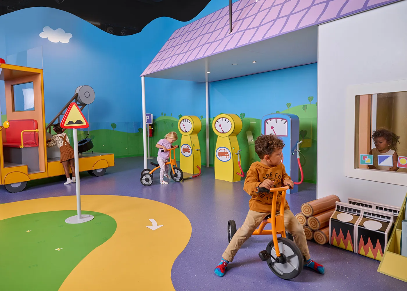 Peppa Pig World of Play Dallas Endless Annual Pass Sale, featuring joyful children playing in colorful Peppa-themed areas with bright, playful graphics