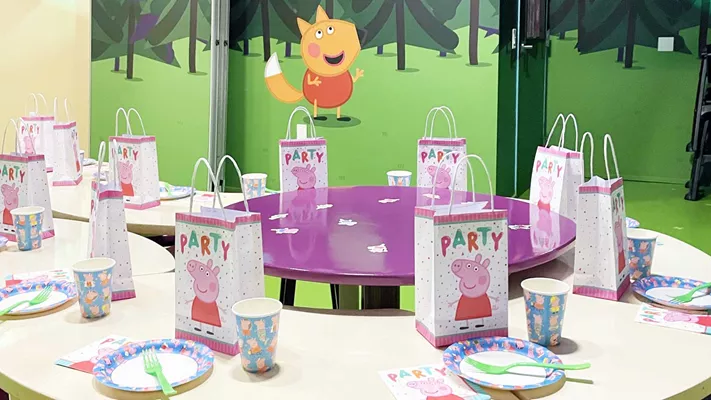 Peppa Birthday Party Room 1600X900 3