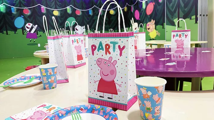 Peppa Birthday Party Room 1600X900 1