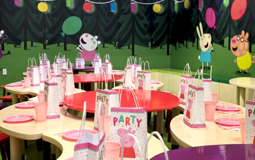 PEPPA Birthday Tables Room